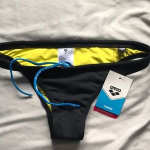 Arena Free Brief bottom w tags!